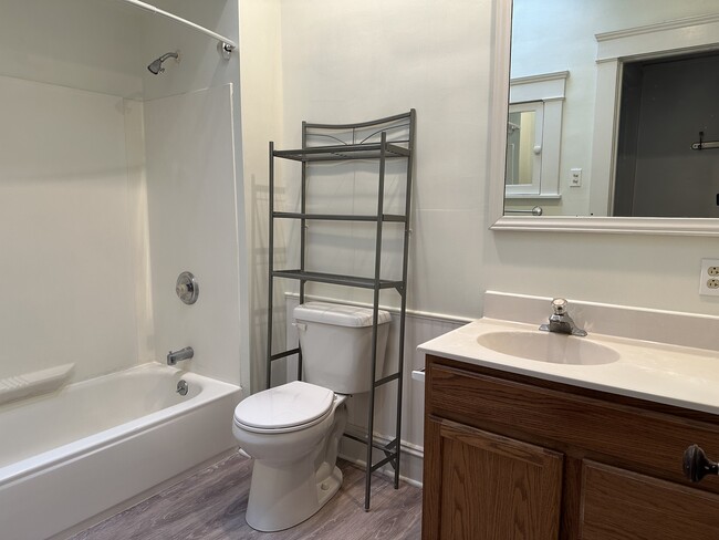 Photo - 14720 Detroit Ave Unidad 2