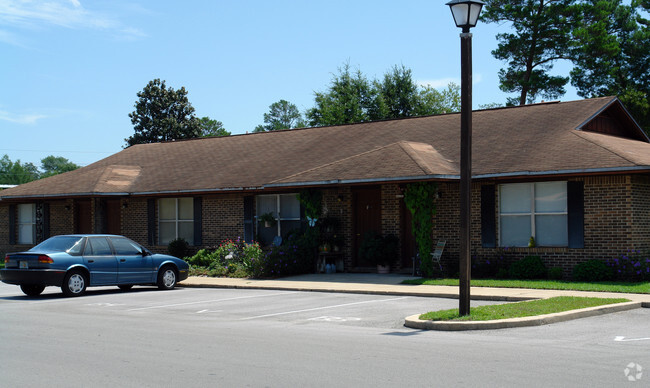 Nicewood Garden Apartments - Nicewood Garden Apartments