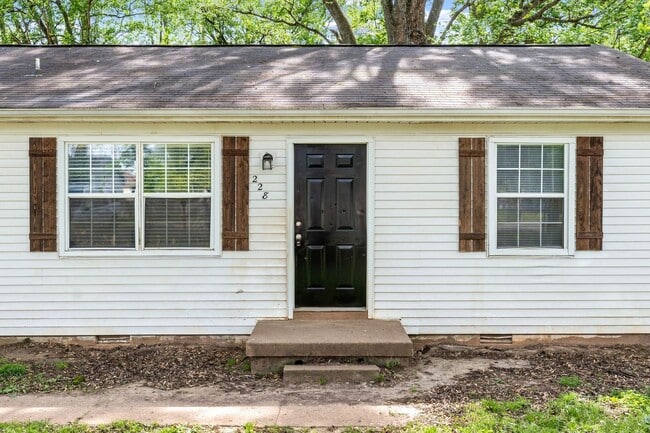 Photo - 3 Bedroom Pet Friendly Home For Rent Close...