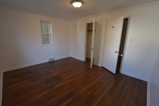 room 2 - 212 West St Unit 1