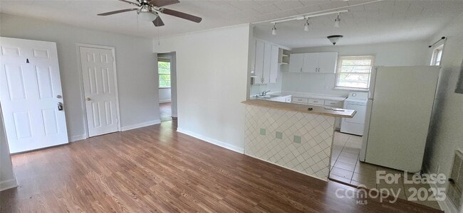 Photo - 508 Arlington Cir NW