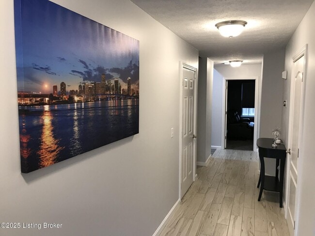 Photo - 620 W Utica St Unit 2