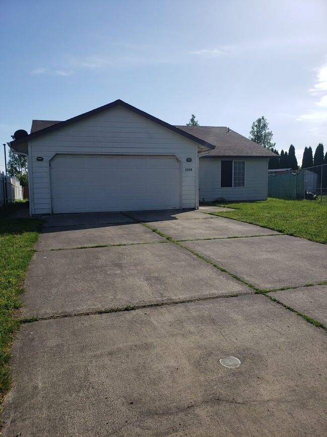 Charming Ranch-Style Home – 3 Bedroom, 2 Bath - Charming Ranch-Style Home – 3 Bedroom, 2 Bath
