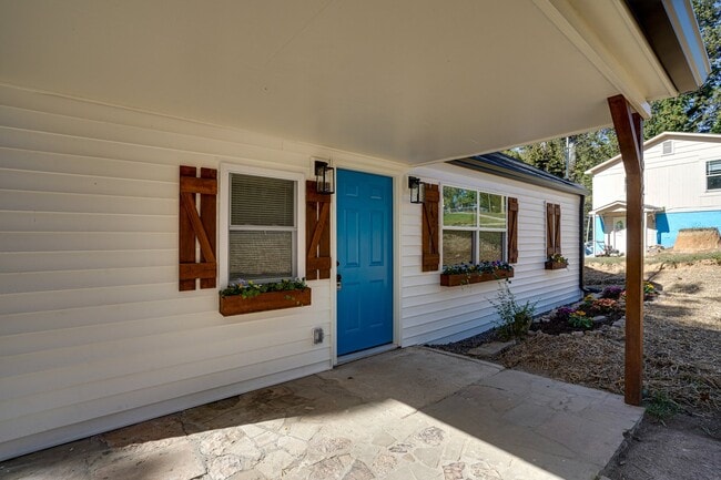 Photo - 927 Hulana St