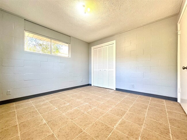 Photo - 425 E Park Dr