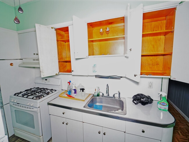 Photo - 307 Avenue W