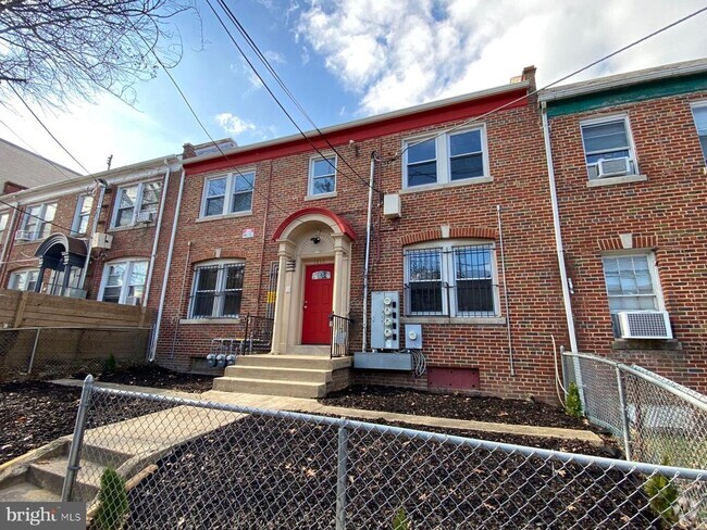 Building Photo - 1613 18th St SE Rental