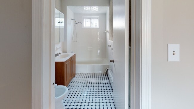 Photo - 280 McGrath Hwy Unit 3-bed 1-bath
