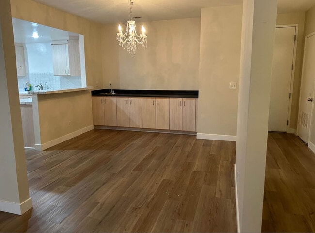Dining room - 5350 White Oak Ave Unit 209