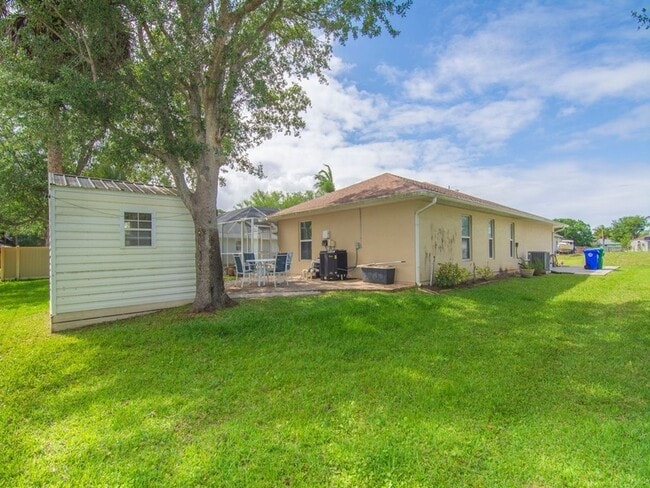 Photo - 962 Montrose Ave