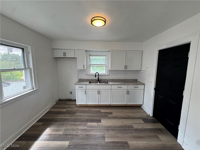 Photo - 11122 Glenboro Dr Apartment