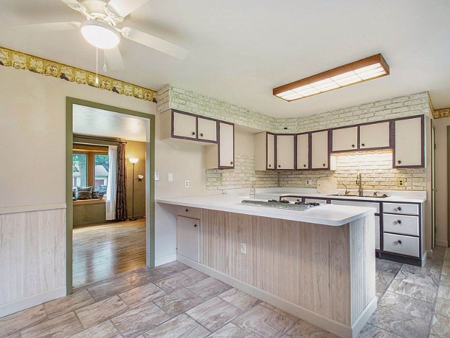 Photo - 30830 Lincoln Dr