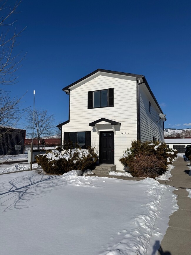 Newly remodeled - Newly remodeled Townhome