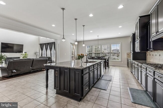 Photo - 42058 Barrymoore Pl