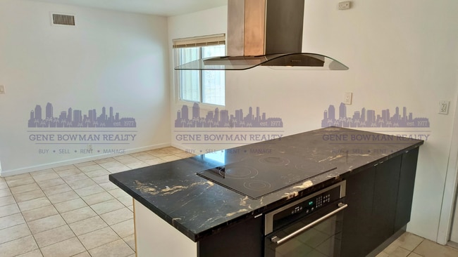 Photo - 2409–2413 Fleetwood St Unidad 2409 Fleetwood St