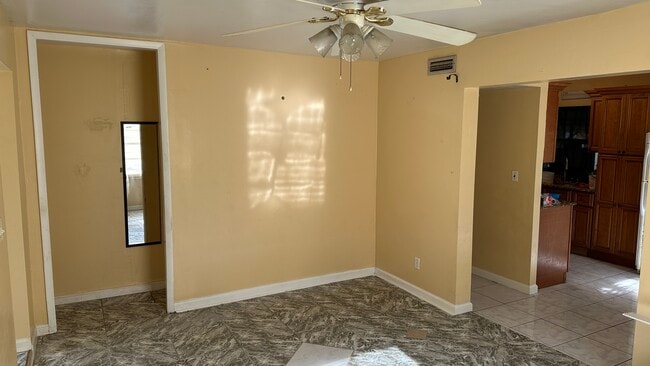 Photo - 1618 Henry St