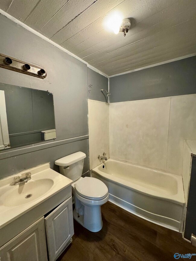 Photo - 504 Horton St