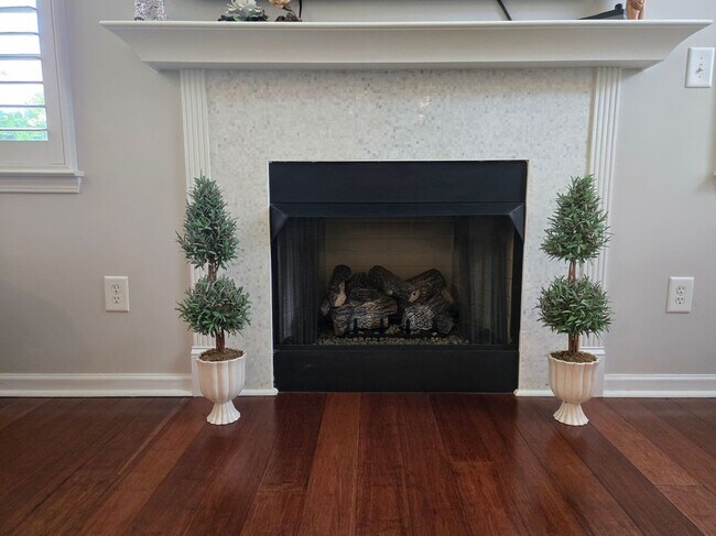 Photo - 809 Ledgestone Ct