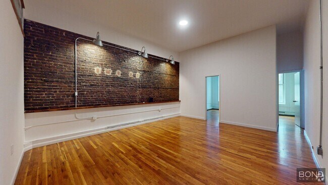 Building Photo - 816 Broadway Unit 2nd Floor Rental