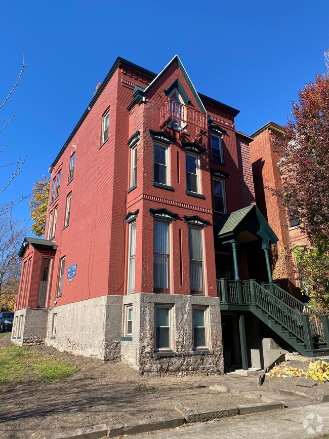 Building Photo - 157 S Fitzhugh St Unit 1 Rental