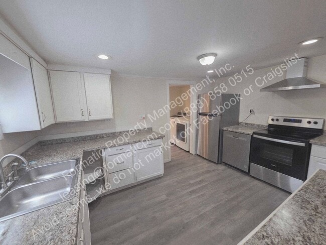Photo - 694 W 8th St