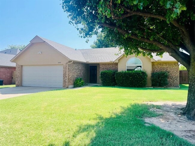 Building Photo - 2705 Clover Glen Dr