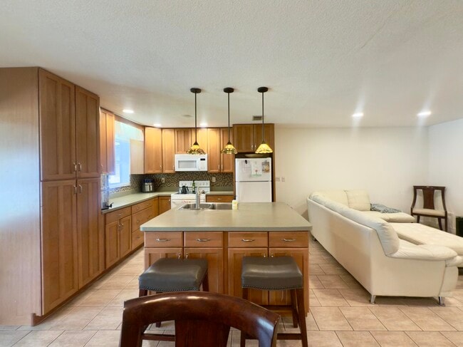 Building Photo - 1177 S Drive Cir Rental