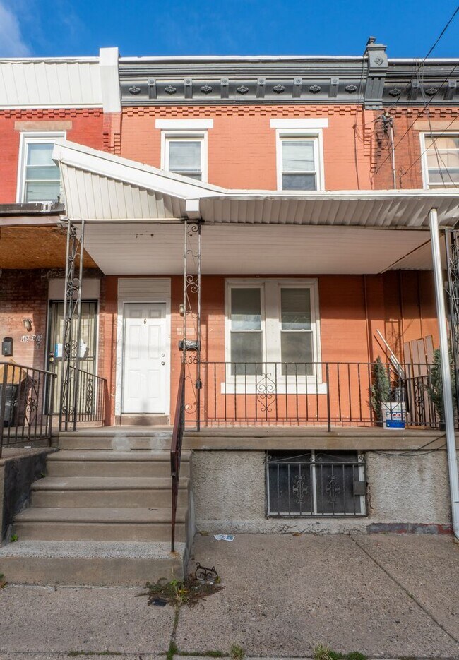 Building Photo - Newly Rehabbed 4 bedroom 2 full bathrooms ... Rental