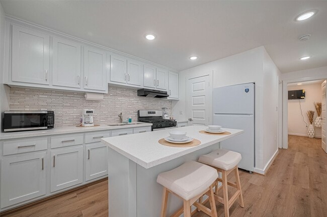 Building Photo - 6725 Avenue K