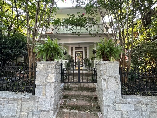 982 Myrtle St NE Unit 1