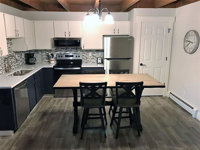 Long Term Rental- Treehouse E201 - Long Term Rental- Treehouse E201
