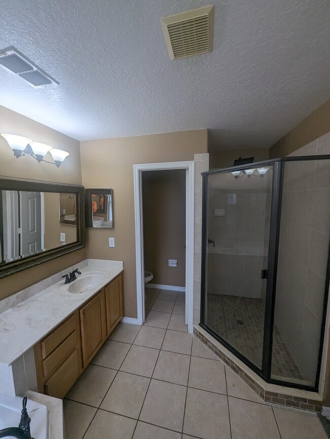 Building Photo - 14503 Kristenright LN Unit Bedroom #6 Master