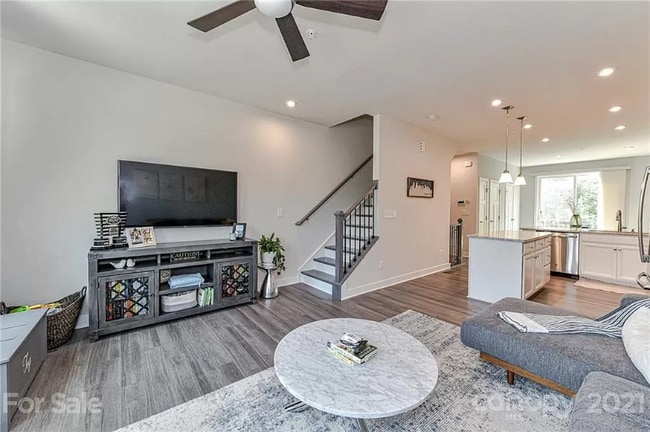 Photo - 272 Parkwood Ave