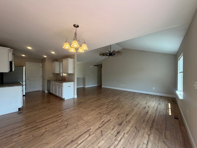 Photo - 203 Ridgeview Dr