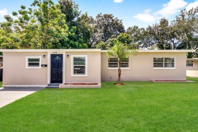 3230 Sherry Dr - 3230 Sherry Dr House