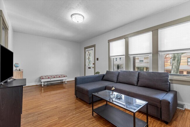 Photo - 776 Montclair St