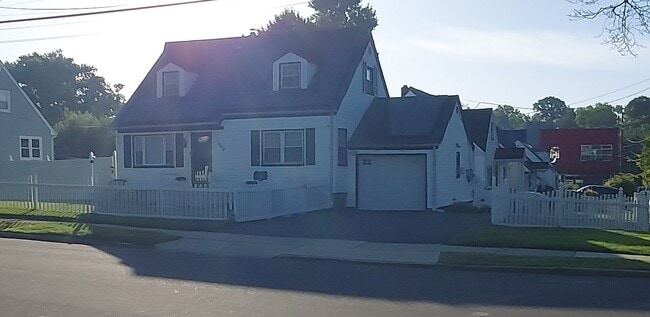Building Photo - 569 Linden Ave Unit #B Rental