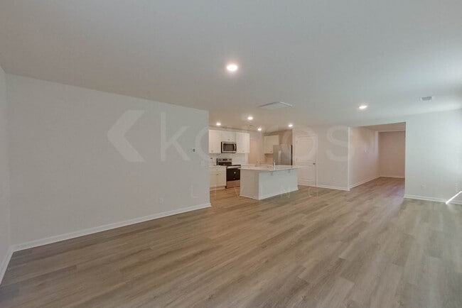 Photo - 112 Overstreet Way