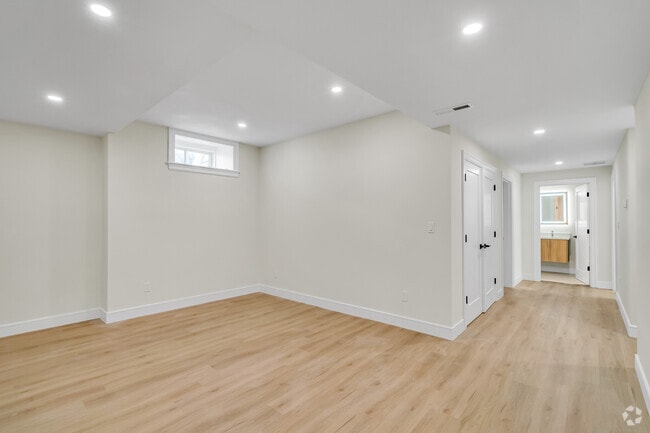 Building Photo - 77 Thorndike St Unit 1 Rental