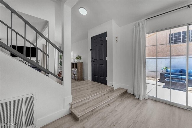 Building Photo - 2819 Briar Knoll Dr
