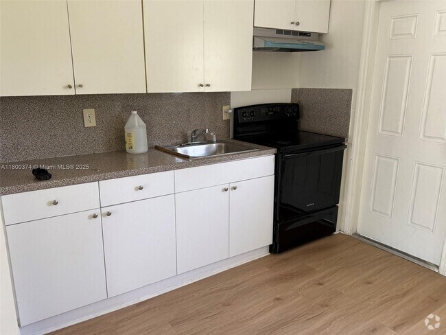 Building Photo - 1490 NE 118th Terrace Unit 1490 Rental