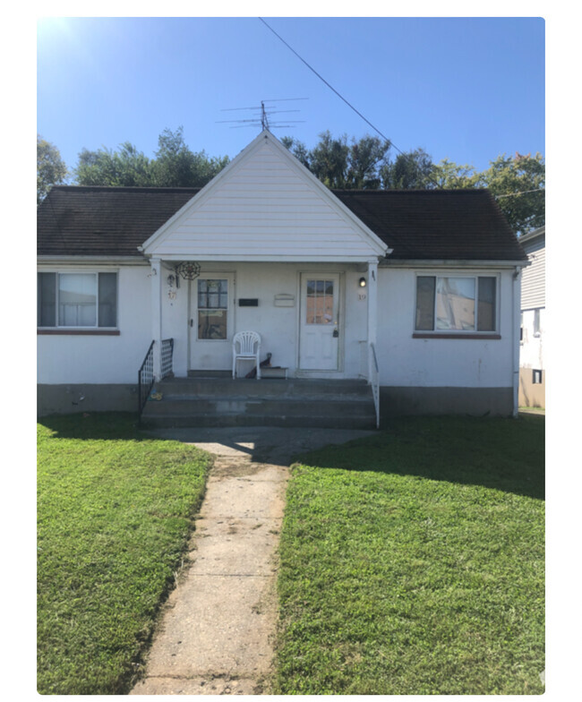 Building Photo - 19 Illinois Ave Unit 19 Illinois avenue Rental