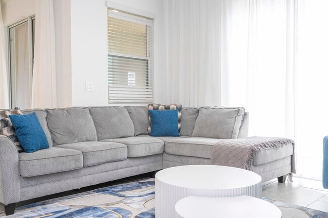 Photo - 2937 Penelope Loop Unit SI ID1603857P