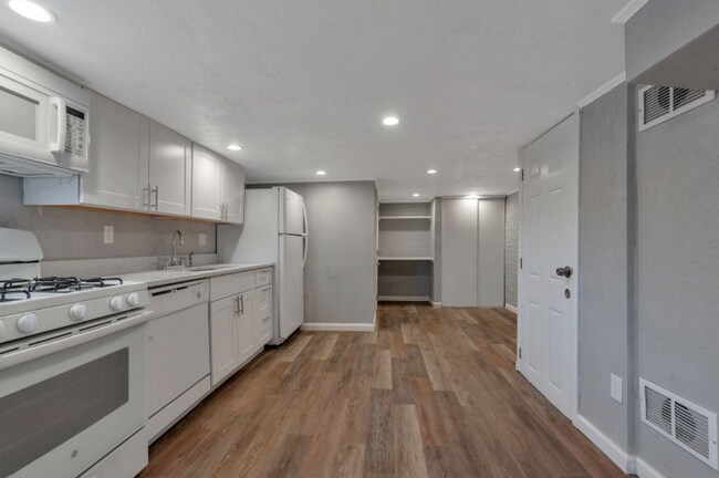 Photo - 4645 Newland St Unidad 3