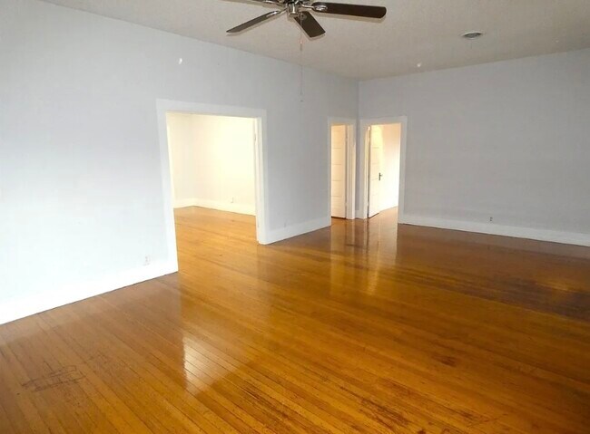 Photo - 301 E Sandstone St