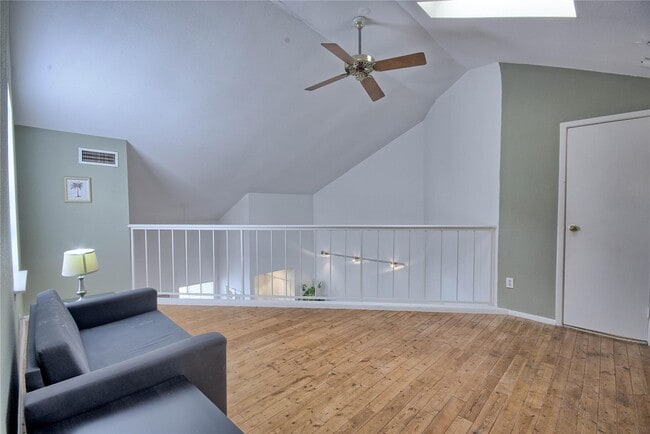 Building Photo - 9809 Richmond Ave. Unit True