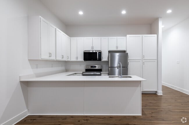 2BR, 2BA - 1,052SF - Kitchen