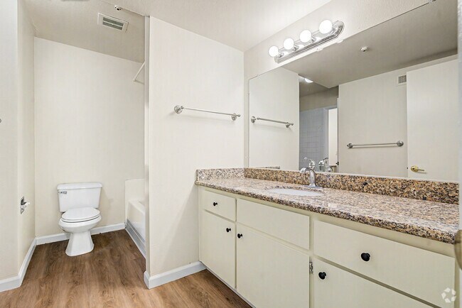 2BR, 1BA - 1050SF - Bathroom