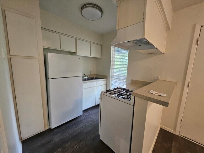 Photo - 4406 Avenue C