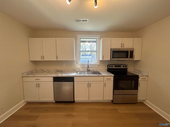 Photo - 220 8th Ave NW